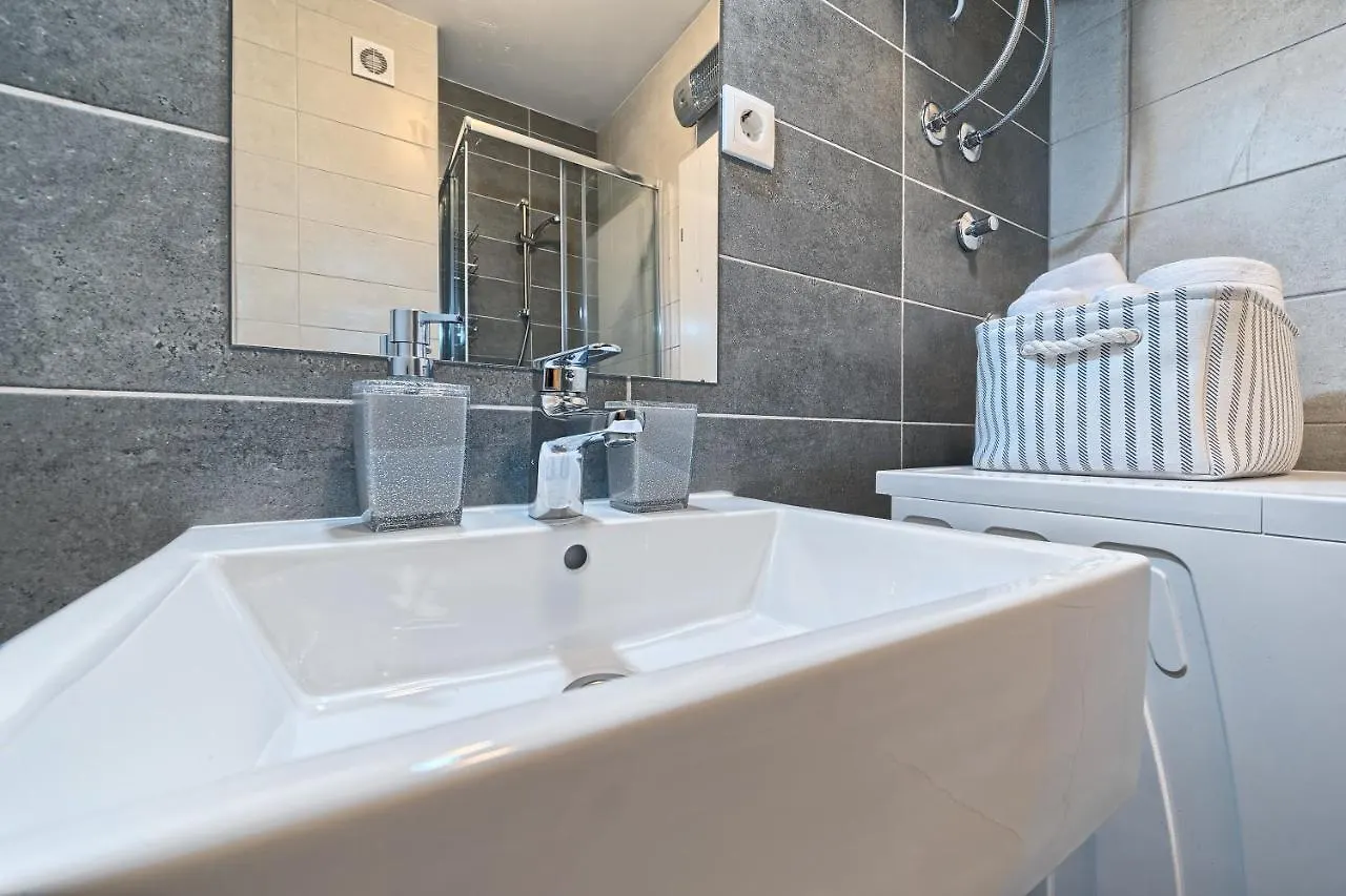 Modern Apartments With Sea View 150 Meters To Beach Kaštela